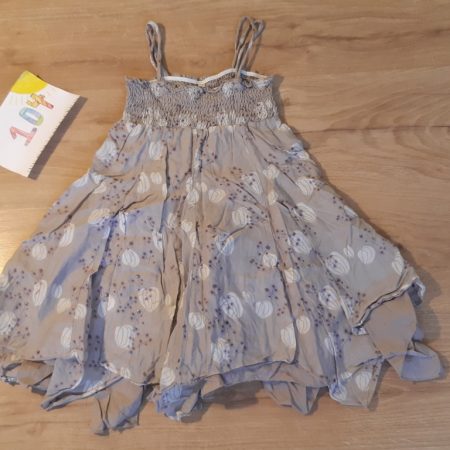 kleedje bloemen licht grijs 104